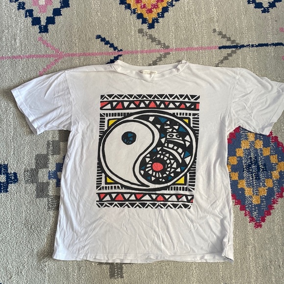 Yin Yang design tee - Picture 1 of 3
